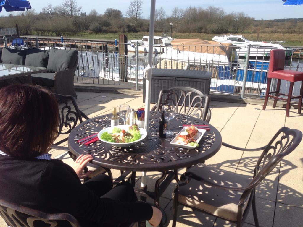 Leitrim Marina Hotel Carrick on Shannon エクステリア 写真